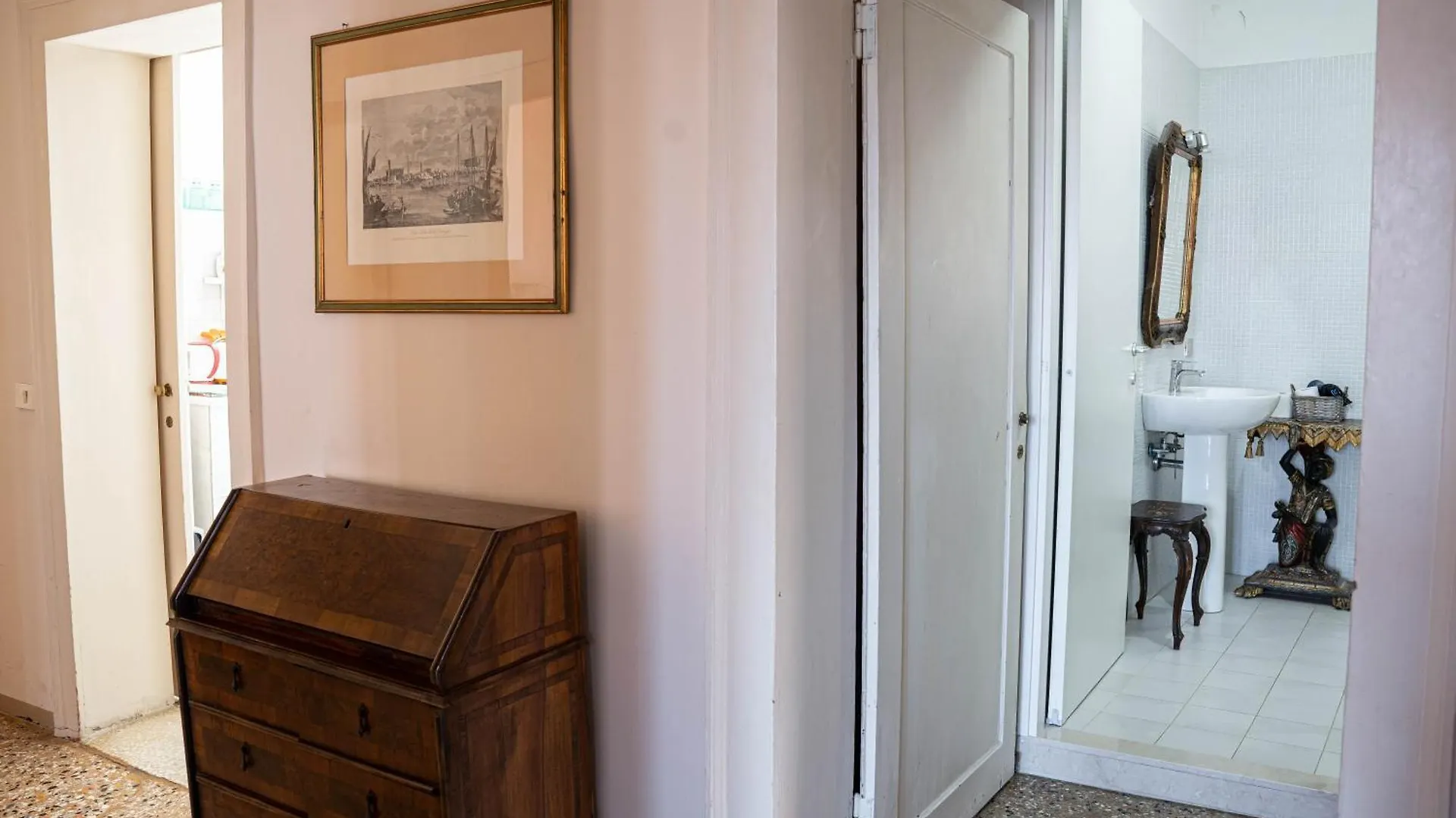 Gorgeous Apartment Behind St.Mark Square البندقية