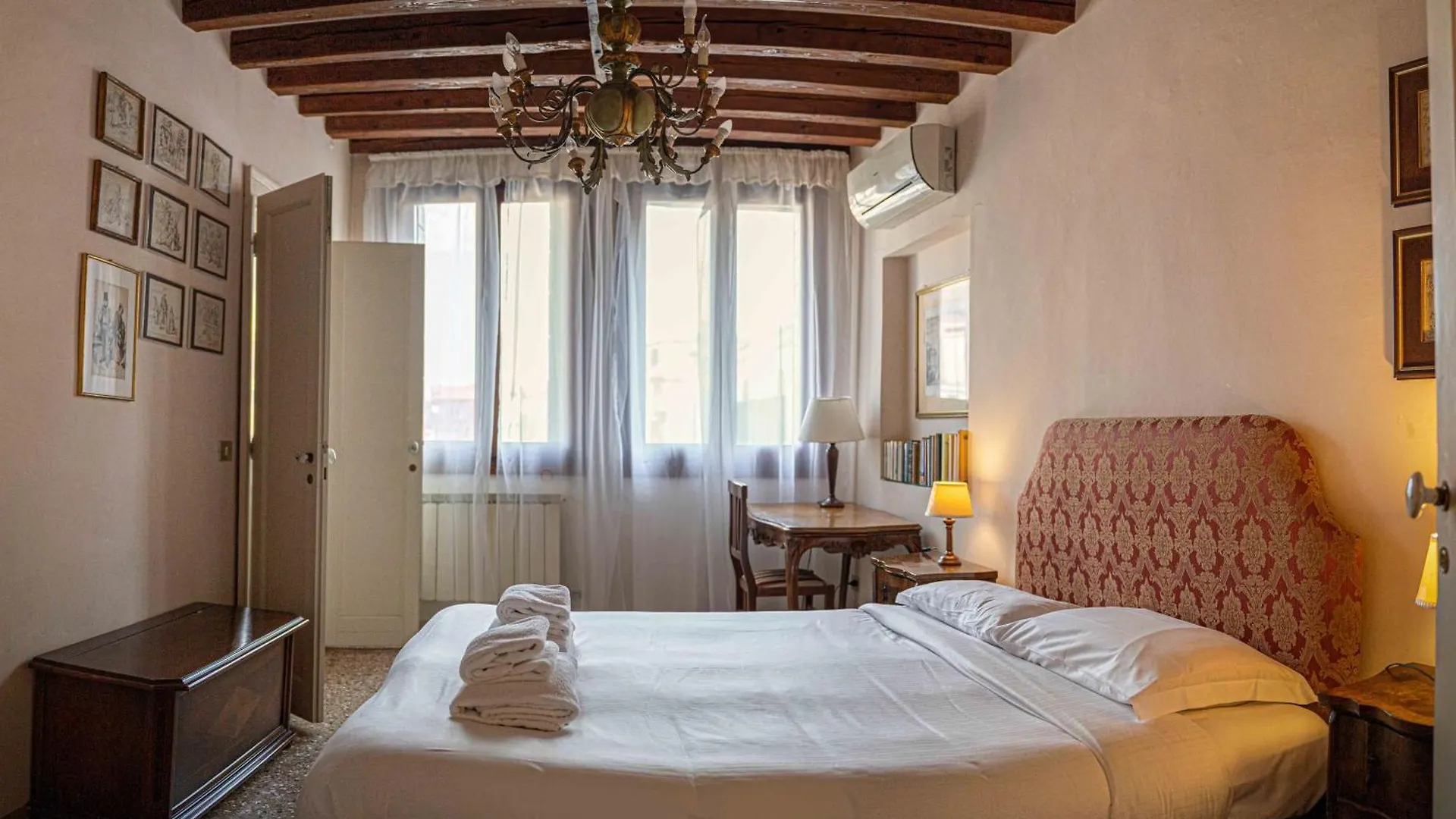 Gorgeous Apartment Behind St.Mark Square البندقية